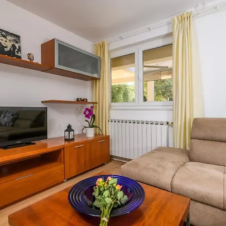 Sandra Apartment *